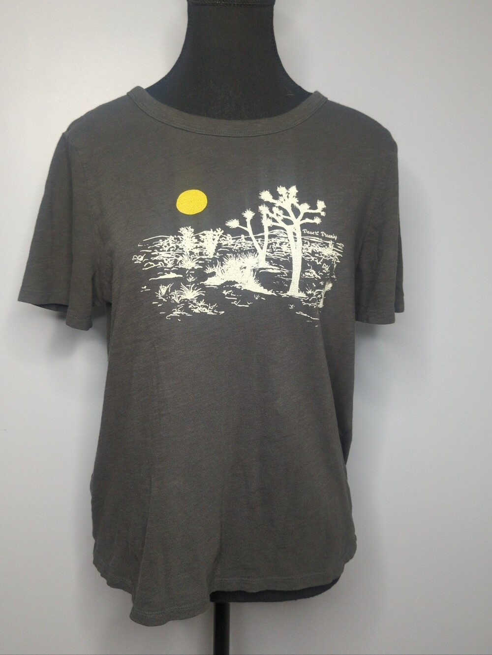 Women's Old Navy Gray Desert Dreaming Short Sleeve Tee M